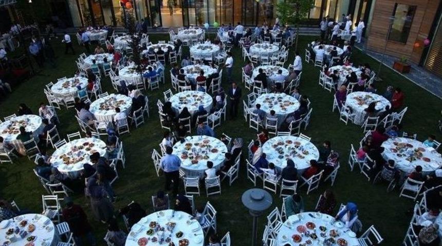 İlk İftar Suriyeli &Ccedil;ocuklara