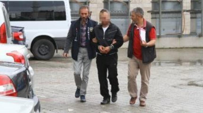 Yol Verme Kavgasında Diğer S&uuml;r&uuml;c&uuml;y&uuml; Bı&ccedil;akladı