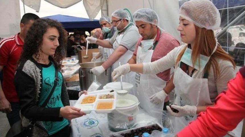 İftar &Ccedil;adırı Dolu Taştı