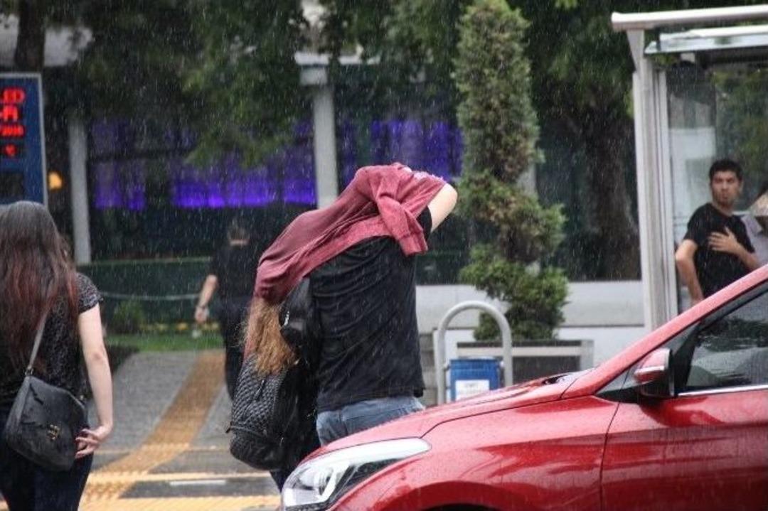 Kocaeli Sağanak Yağmura Teslim Oldu