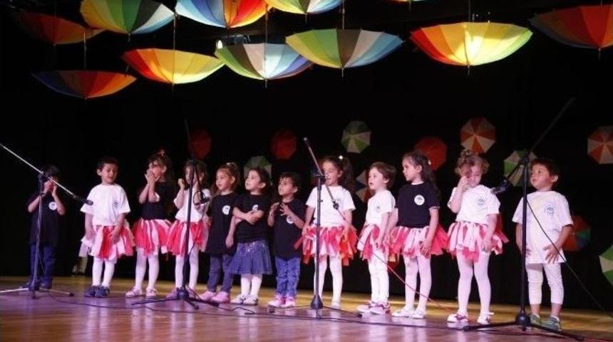 Miniklerden Renkli Yıl Sonu Etkinliği