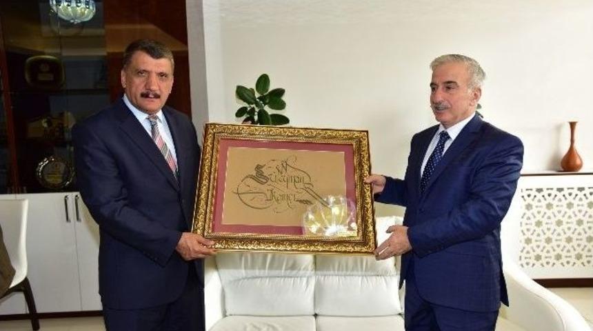 Vali Kam&ccedil;ı, Başkan G&uuml;rkan&rsquo;a Veda Ziyaretinde Bulundu
