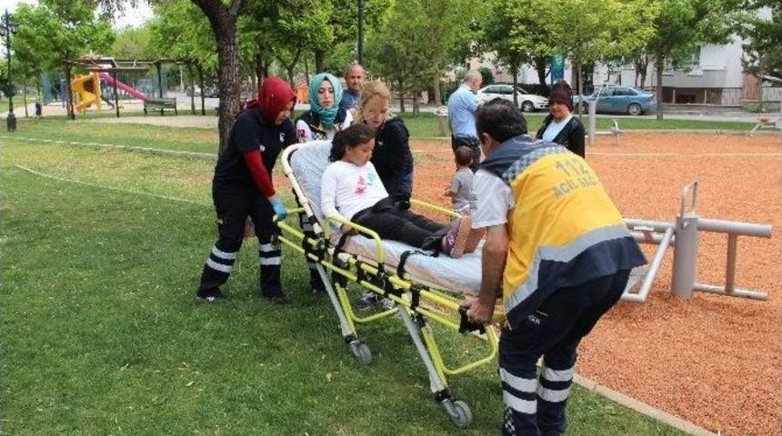 Parktaki Oyun Aletine Sıkışan &Ccedil;ocuğu İtfaiye Kurtardı