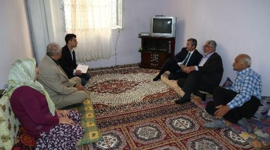 Tahmazoğlu, Aile Ziyaretlerini S&uuml;rd&uuml;r&uuml;yor