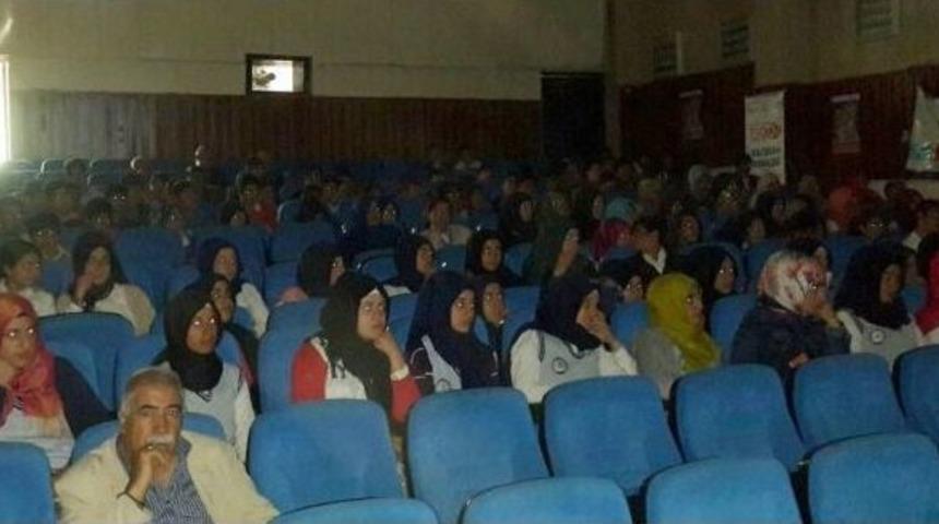 Gevaş&rsquo;ta &ldquo;illet" Oyunu Sahnelendi