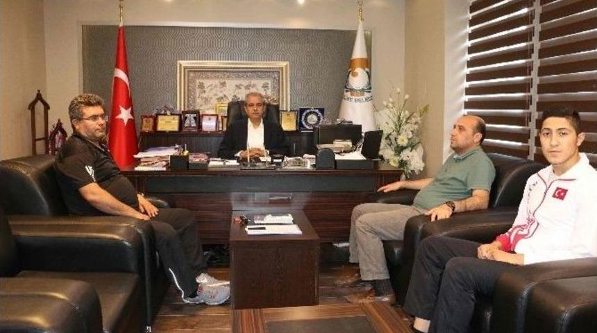 D&uuml;nya Şampiyonu Yıldırım Oğuz, Başkan Demirkol&rsquo;u Ziyaret Etti