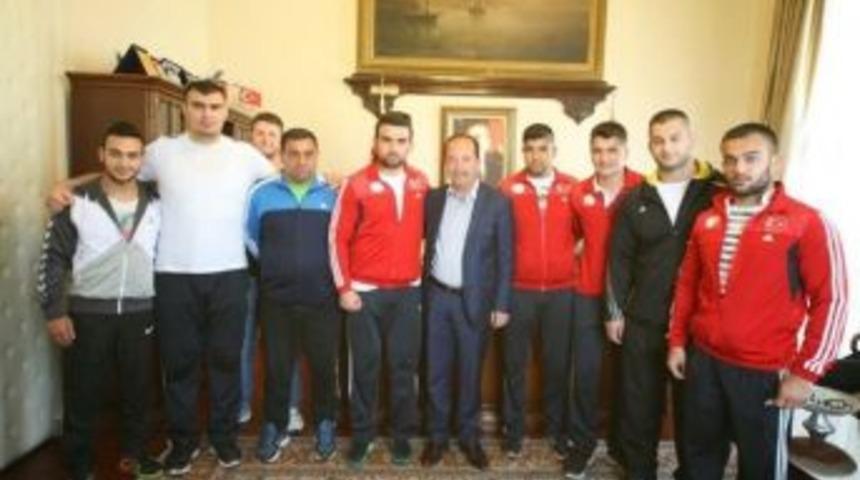 Edirne Belediye G&uuml;reş&ccedil;ileri &Ouml;d&uuml;le Doymuyor