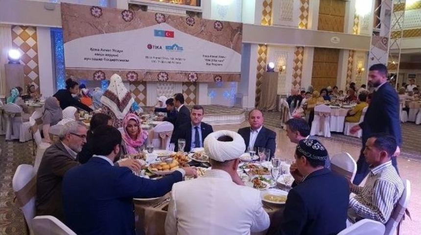 Ahmet Yesevi &Uuml;niversitesinden İlk İftar Ata Toprakları Kazakistan&rsquo;da