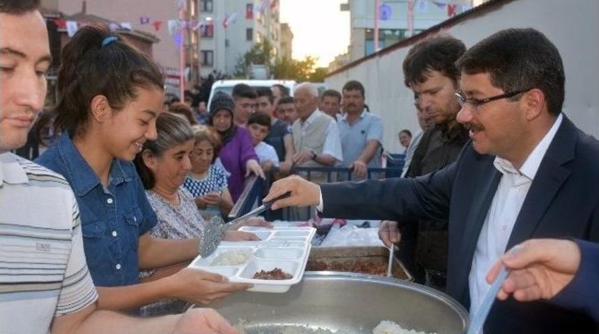 Başak &Ccedil;elik İftarı Vatandaşla Birlikte A&ccedil;tı