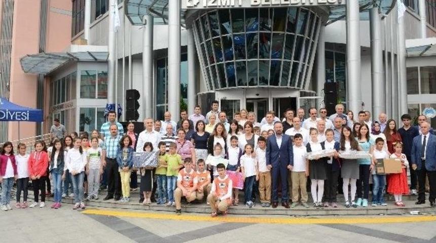 Atık Yarışmasında Dereceye Giren Okullar &Ouml;d&uuml;llendirildi