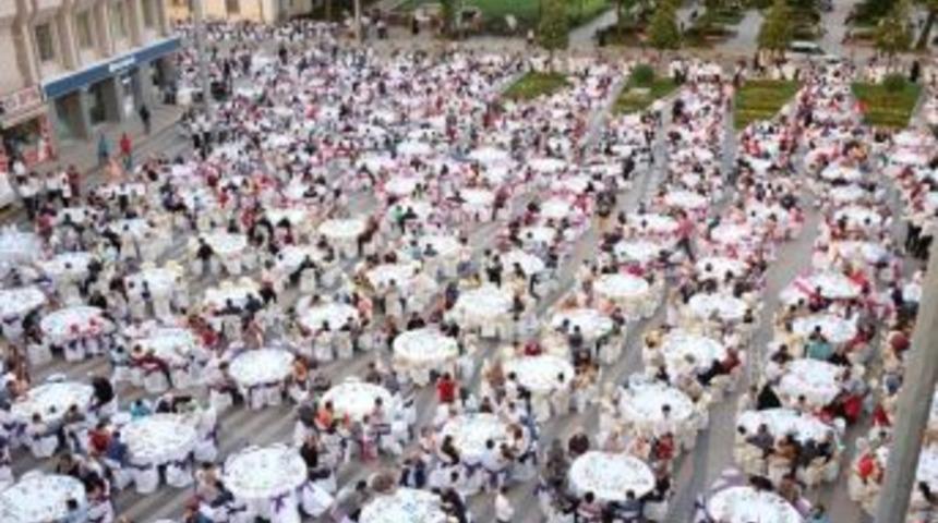 Adapazarı Halk İftarlarının İlki Cuma Günü Yapılacak