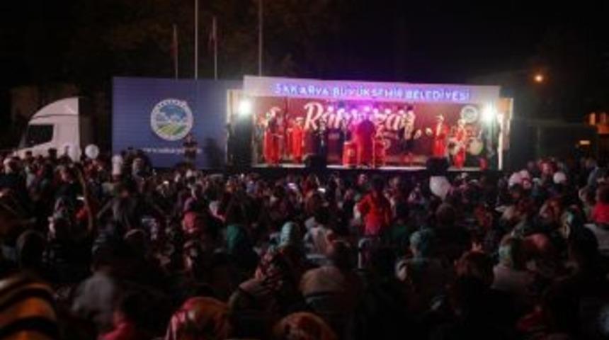 Bu Tır Ramazan Coşkusunu İl&ccedil;elere Taşıyor