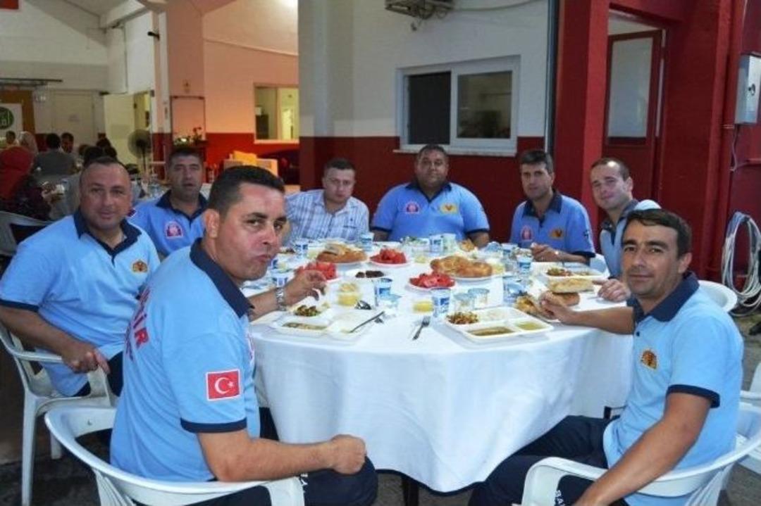 Ramazan Ayının İlk Toplu İftarı İtfaiyecilerden
