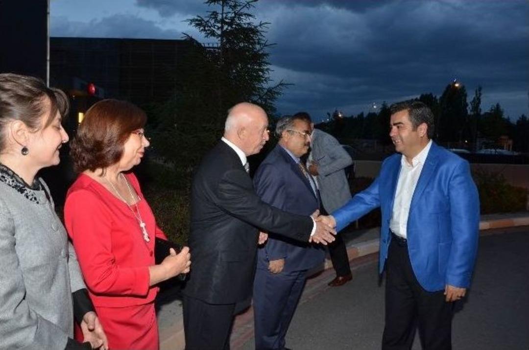 Vali D&uuml;zg&uuml;n Erdoğan Aygen&ccedil; Onuruna Veda Yemeği Verdi