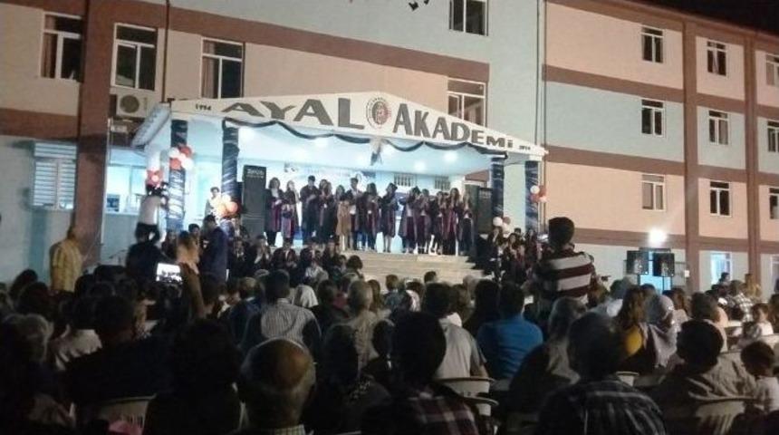 Ayvalık Anadolu Lisesi 17. Mezunlarını Verdi