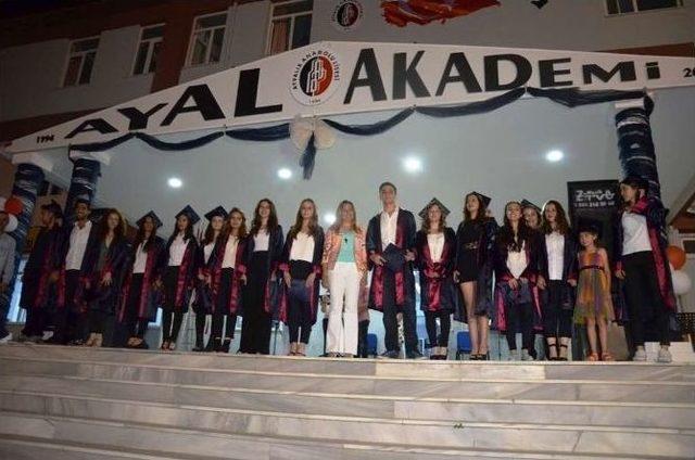 Ayvalık Anadolu Lisesi 17. Mezunlarını Verdi