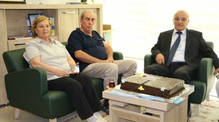 100 Bininci Kartlı Saya&ccedil; Abonesine Pastalı Kutlama