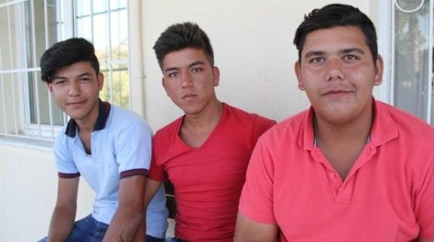 Yardımsever Gen&ccedil;ler Yankesiciyi Yakalattı