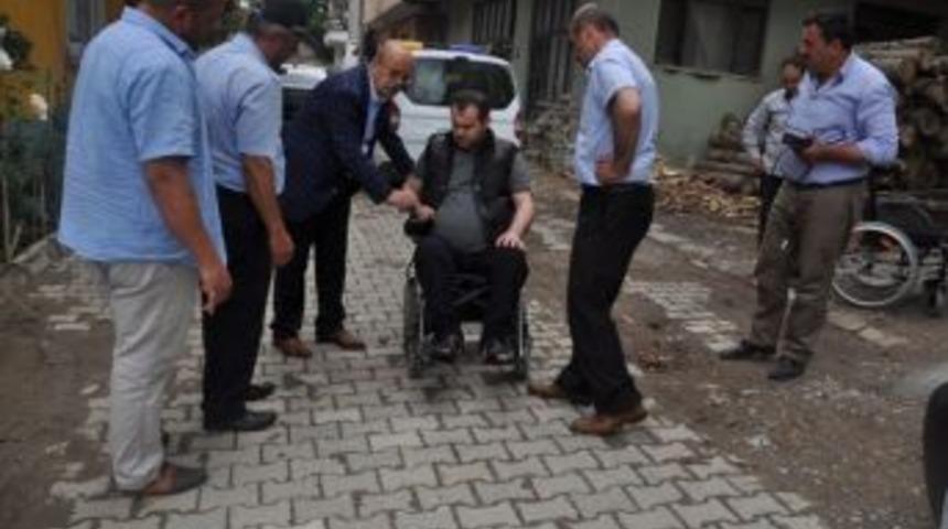 Başkan Sargın, Ak&uuml;l&uuml; Sandalye Hediye Etti