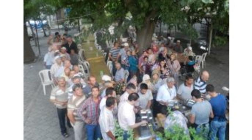 Salihli&rsquo;de Her G&uuml;n 750 Kişiye İftar Yemeği