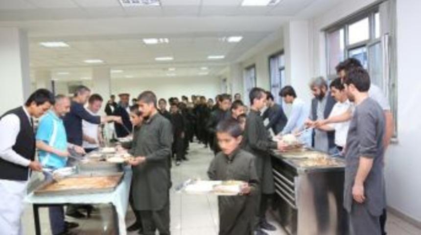 Afganistan&rsquo;da İlk İftar Yetim &Ccedil;ocuklarla