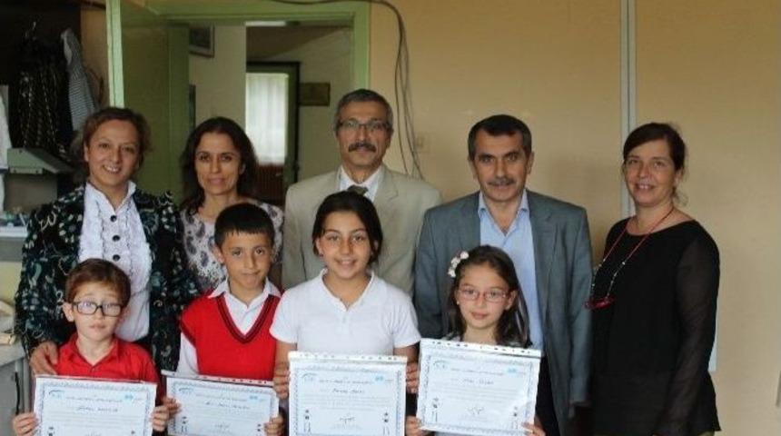 Sgk&rsquo;dan &Ouml;ğrencilere &lsquo;sosyal G&uuml;venlik El&ccedil;isi&rsquo; Belgesi