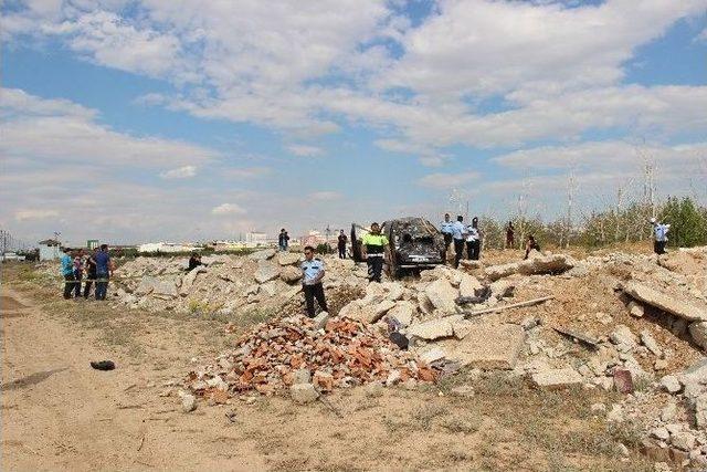 Hafif Ticari Araç Hafriyat Yığınına Çarpıp Takla Attı: 1 Ölü