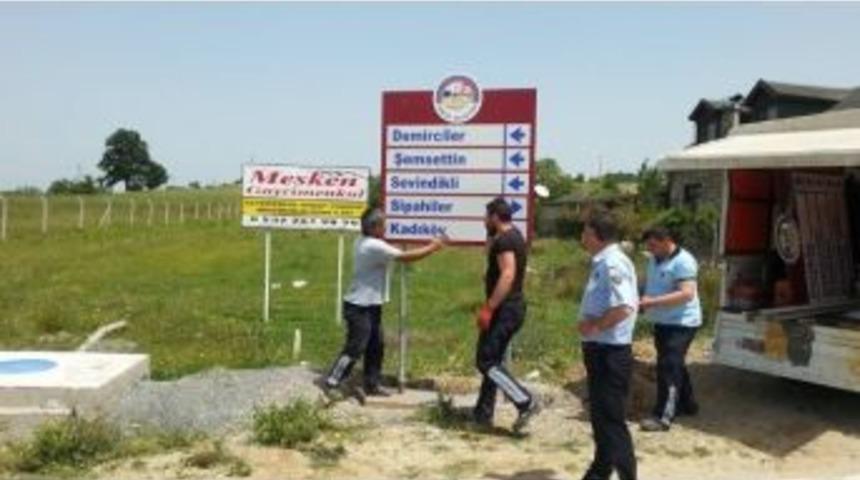 K&ouml;rfez Belediyesi Yıpranmış Tabelaları Yeniliyor