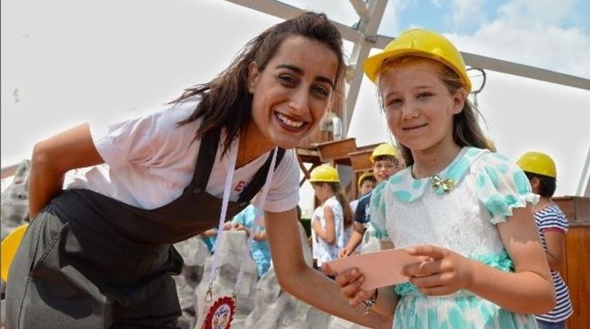 Demir&ouml;ren Holding&rsquo;den Bin &Ouml;ğrenciye Expo 2016 Gezisi