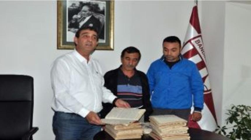 Dedesinin 20 Yıllık Arşivini Bandırmaspor&rsquo;a Hediye Etti