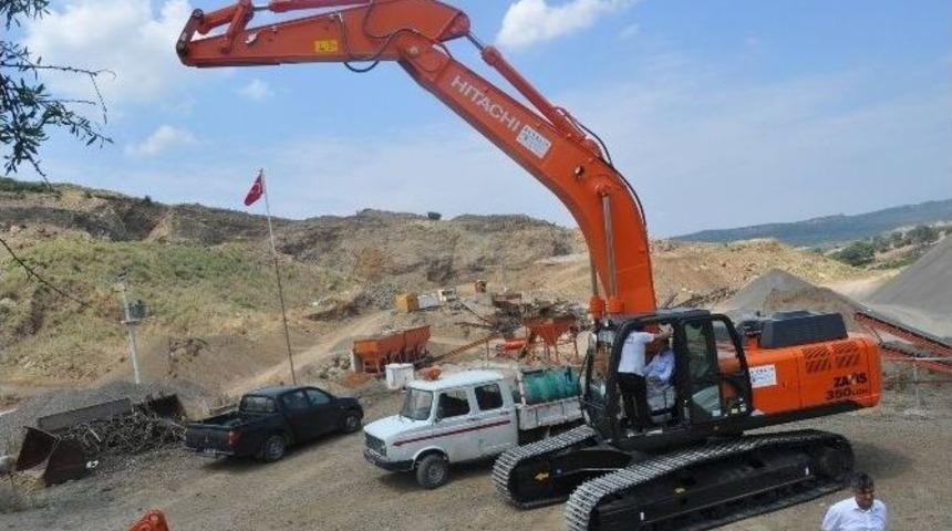 Ayvalık Belediyesi&rsquo;ne Yeni Ekskavat&ouml;r