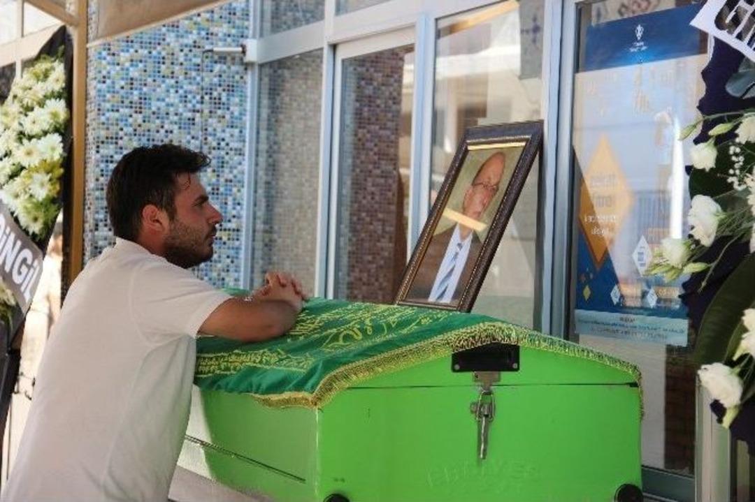 Midib&uuml;s&uuml;n Su Kanalına U&ccedil;tuğu Kazada &Ouml;len &Ouml;ğretmen Toprağa Verildi