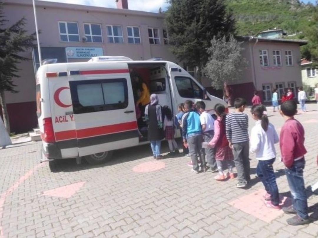 Osman Gazi İlkokulunda &Ouml;ğrencilere 112 Acil &Ccedil;ağrı Servisini Anlattılar