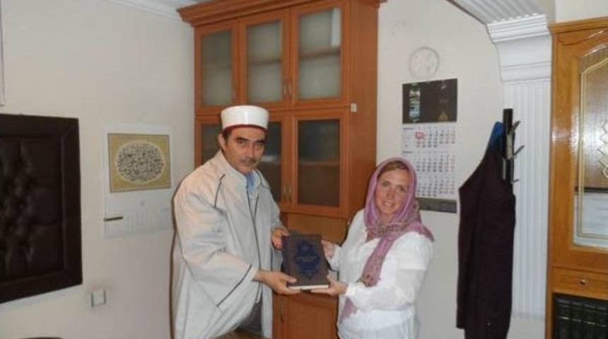 Hollandalı Laura İslamiyet&rsquo;i Se&ccedil;ti