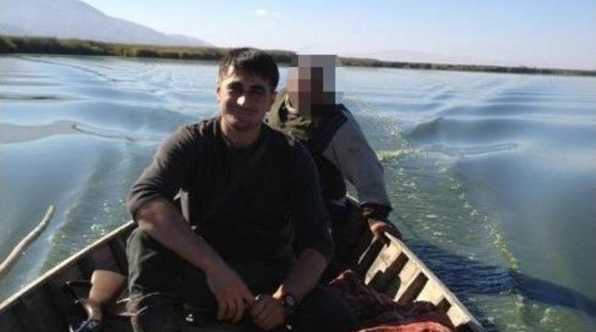 &Ccedil;alıştığı Kafenin &Ouml;n&uuml;nde Pompalı T&uuml;fekle Kendini Vurdu