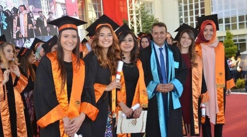 Nk&uuml; &Ccedil;orlu M&uuml;hendislik Fak&uuml;ltesi&rsquo;nde Mezuniyet T&ouml;reni