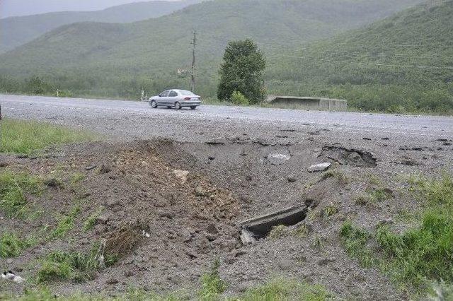 Menfeze Yerleştirilen Bomba İnfilak Etti