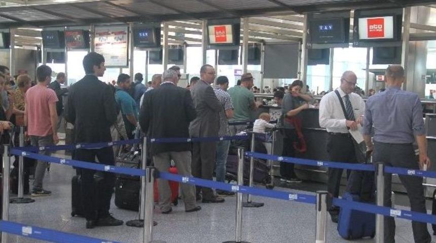 Frankfurt U&ccedil;ağındaki Tuvalet Krizi U&ccedil;uşu İptal Ettirdi