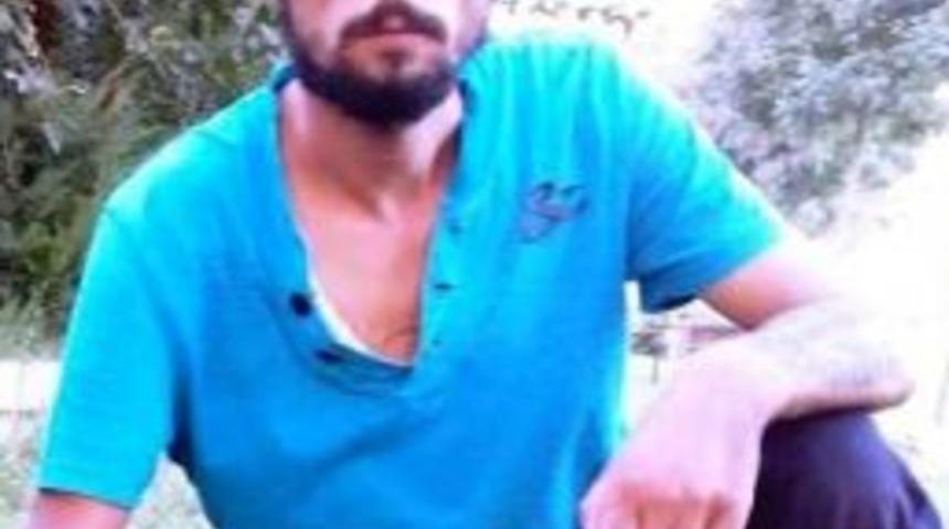 Oğlunu Bı&ccedil;aklayarak &Ouml;ld&uuml;rd&uuml;