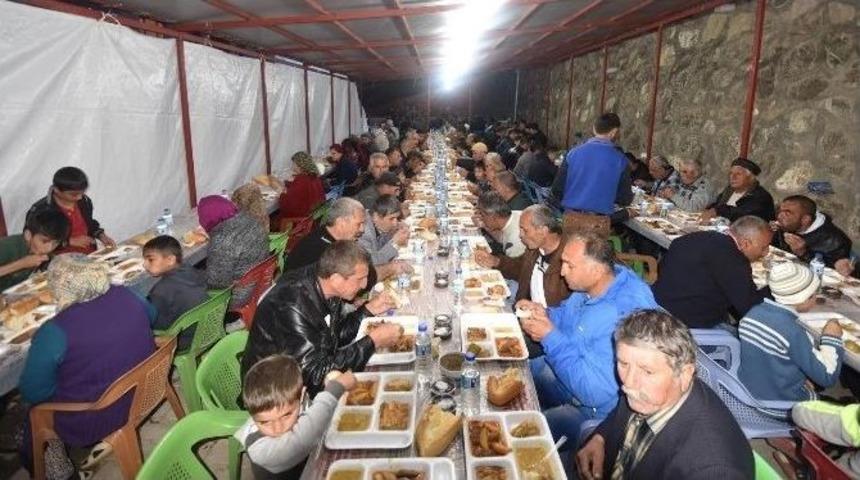 Ahıska T&uuml;rkleri İ&ccedil;in İftar &Ccedil;adırı Kuruldu