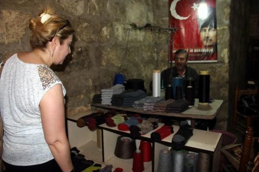 Asırlık &Ccedil;orap Makinesiyle Ge&ccedil;im Savaşı