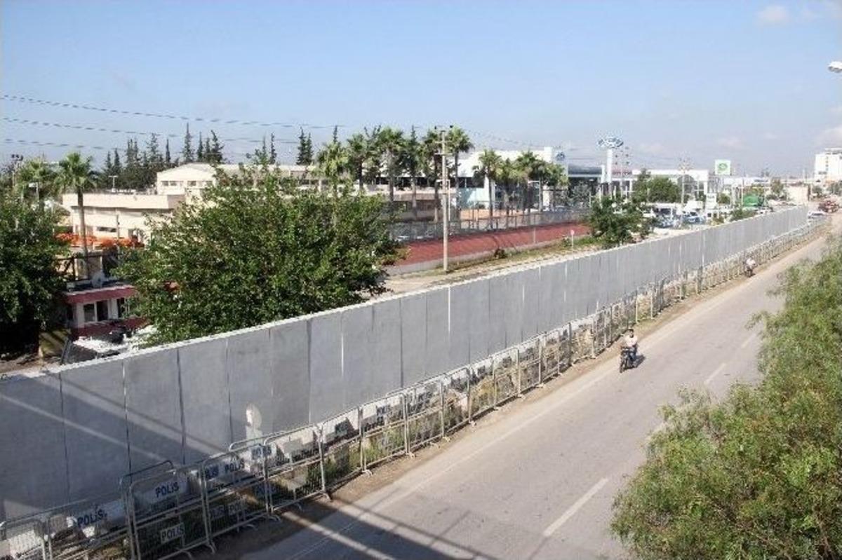 Abd Konsolosluğunda Beton Duvarlı Ter&ouml;r &Ouml;nlemi