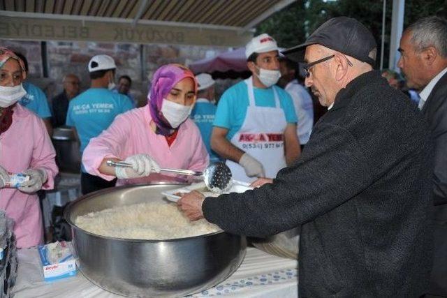 Bozüyük Belediyesi İftar Çadırı Vatandaşları Bir Araya Getiriyor