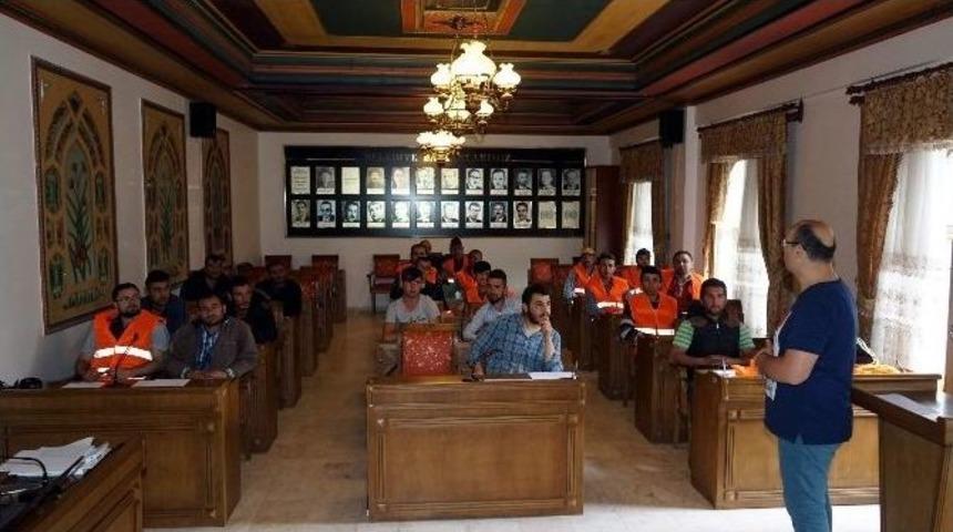 İş&ccedil;ilere İş Sağlığı Ve G&uuml;venliği Eğitimi