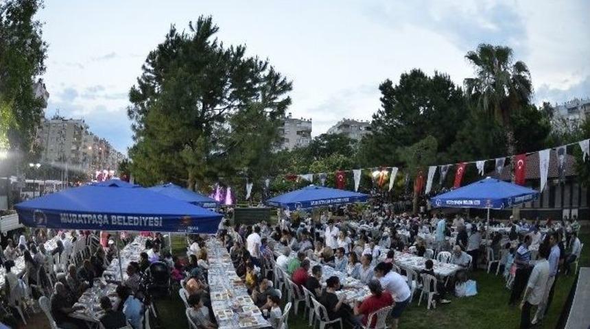 Muratpaşa İftarında Şehitler İ&ccedil;in Dua