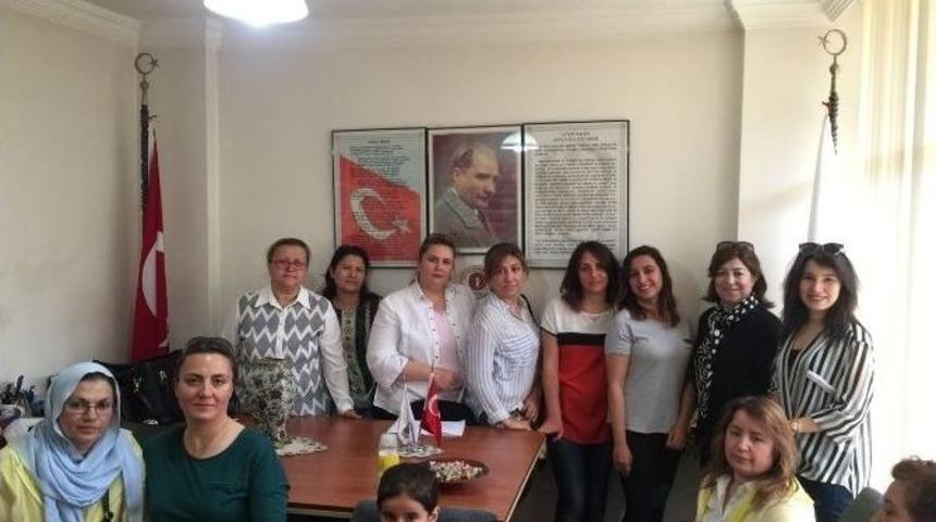 T&uuml;rk Kadınlar Birliği Nevşehir&rsquo;de 50 &Ccedil;ocuğu Giydirdi