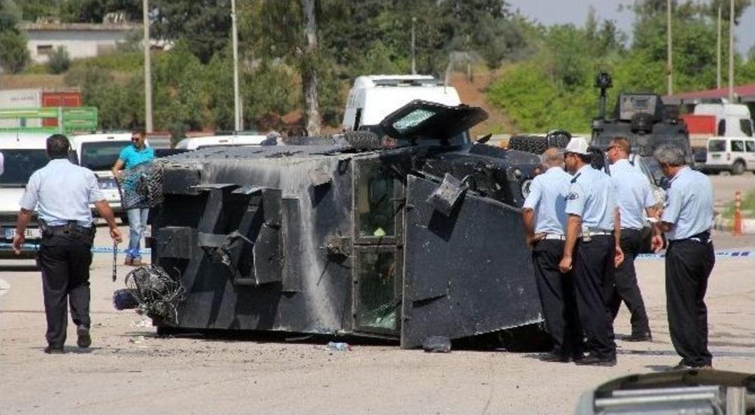 Zırhlı Polis Aracı Devrildi: 3 Polis Ağır Yaralı