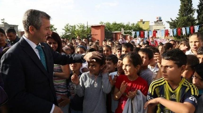 Tahmazoğlu &Ouml;ğrencilere Kumbara Dağıttı