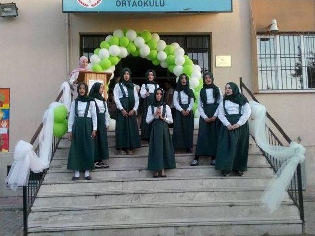 Yiğitbaş İmam Hatip Ortaokulu İlk Mezunlarını Verdi