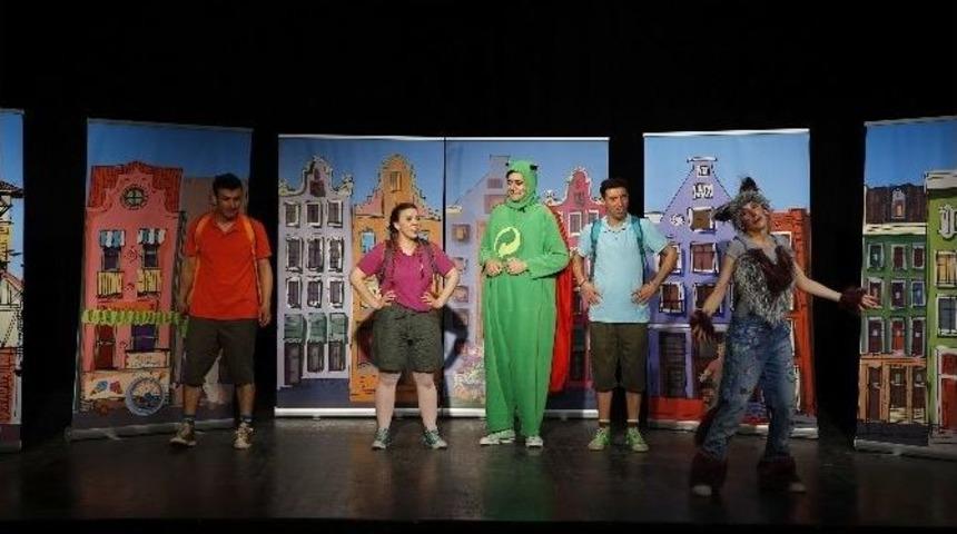 Geri D&ouml;n&uuml;ş&uuml;m&uuml; Tiyatroyla &Ouml;ğrendiler